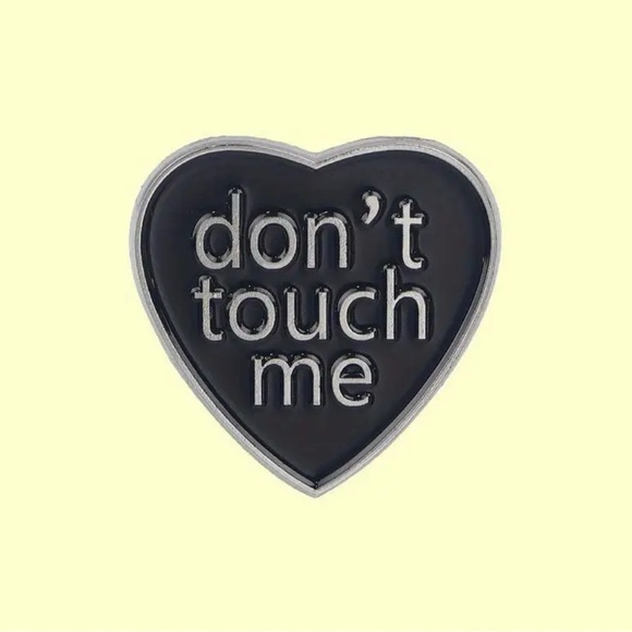 Black Heart “Don’t Touch Me” Enamel Pin - Picture 1 of 4
